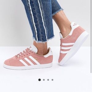 LIKE NEW adidas Originals Gazelle Sneakers in Pink